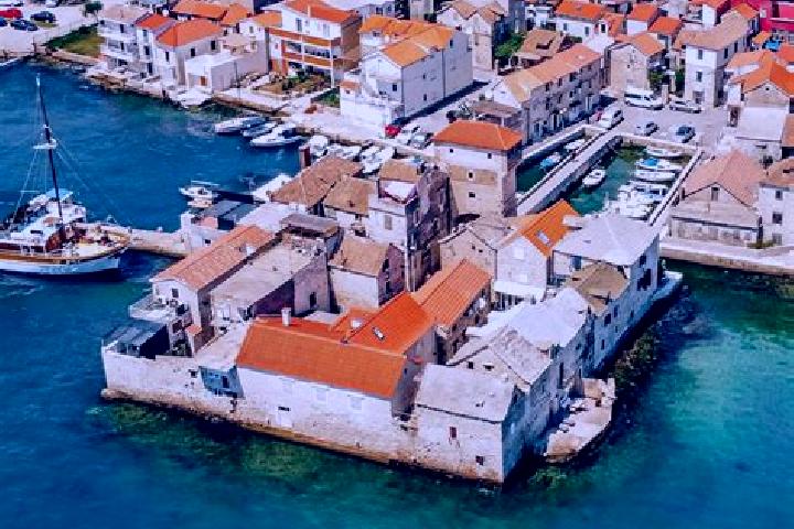escort Kastel Gomilica