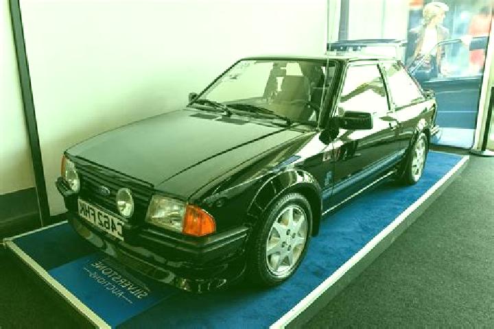 escort Kirkburton