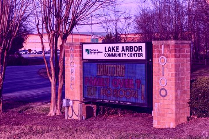 escort Lake Arbor