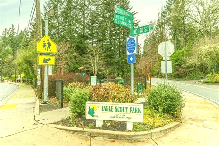 escort Lake Forest Park