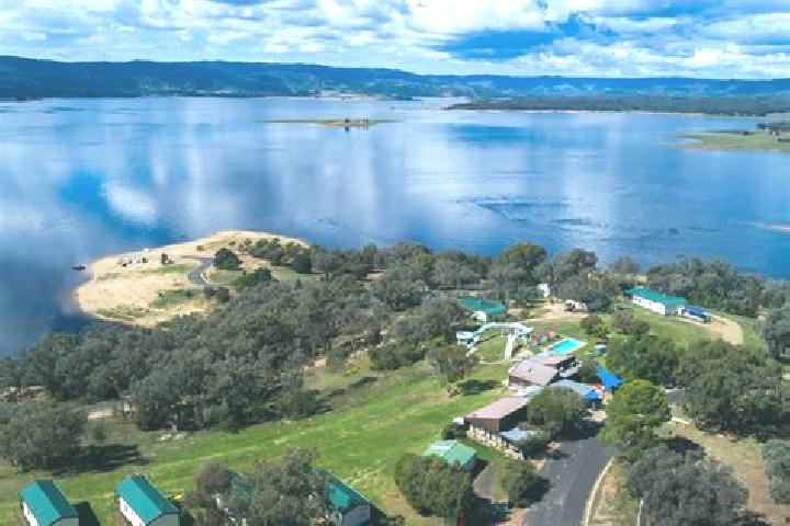 escort Lake Holiday