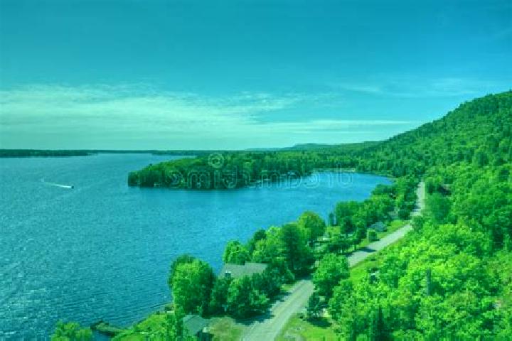 escort Lake Lac La Belle