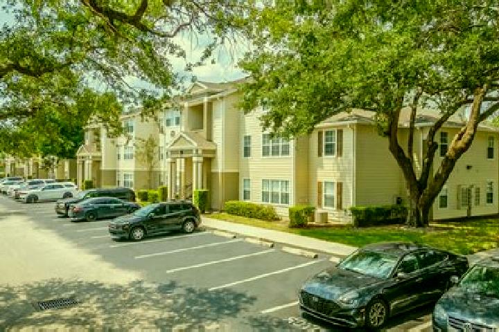 escort Lakewood Shores