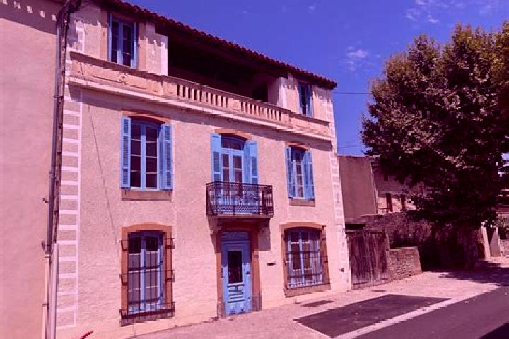 escort Laure-Minervois