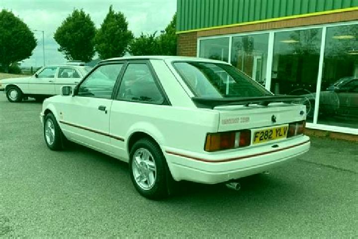 escort Layou