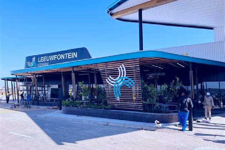 escort Leeuwfontein-C