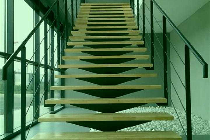 escort L Escalier