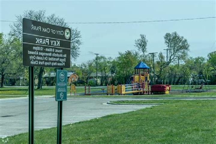 escort Level Park-Oak Park