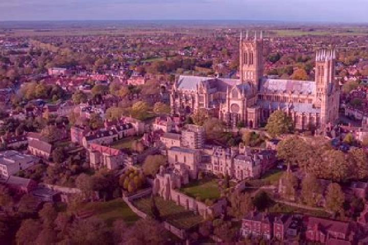 escort Lincoln Village