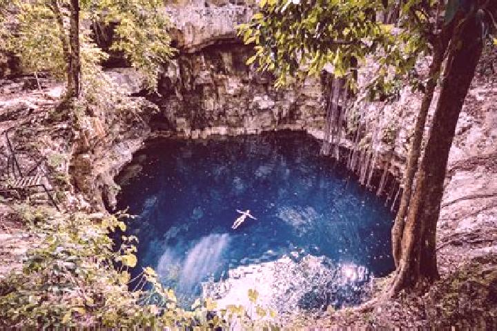 escort Los Cenotes
