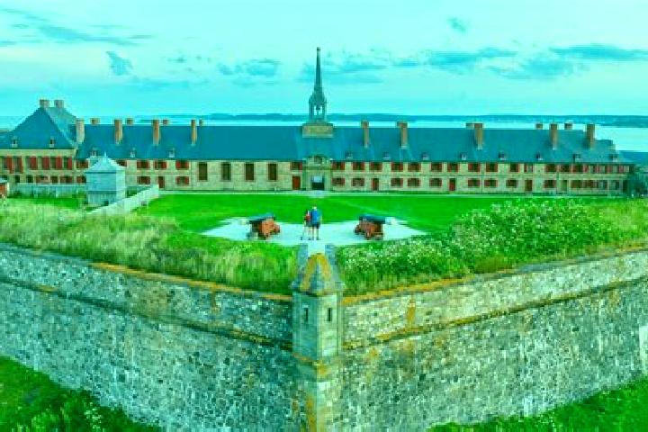 escort Louisbourg