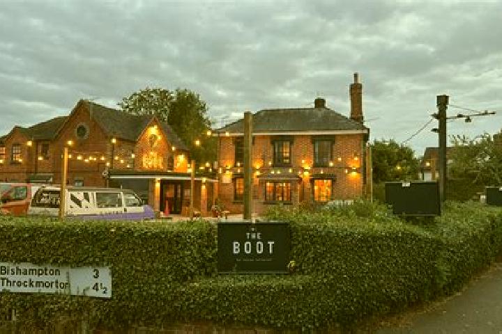 escort Lower Broadheath