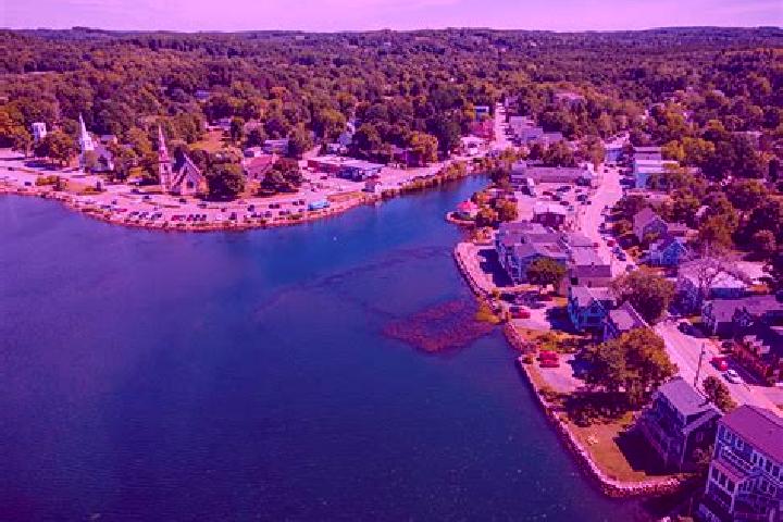 escort Mahone Bay