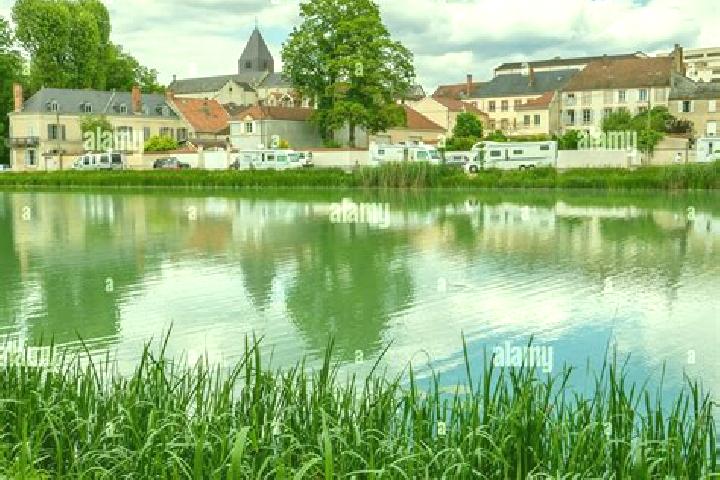escort Mareuil-sur-Ay