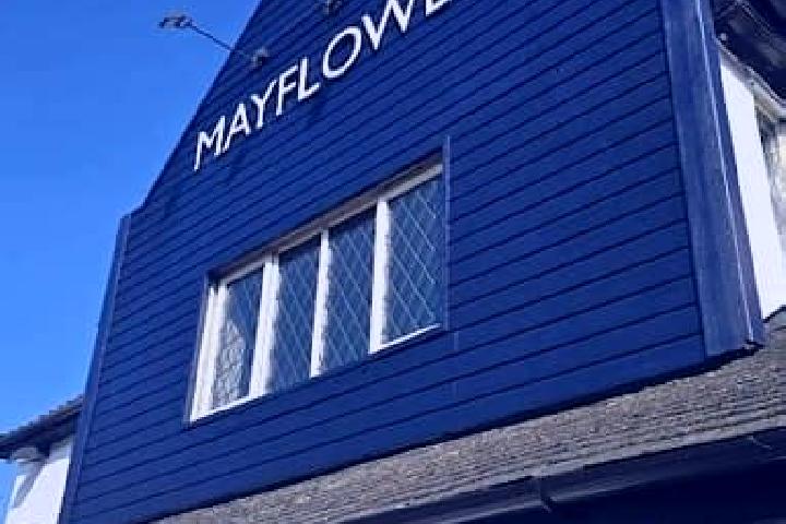 escort Mayflower Village