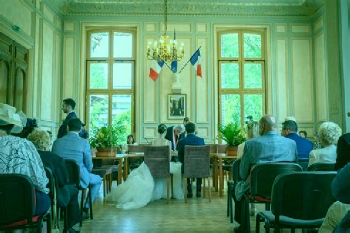 escort Menestreau-en-Villette