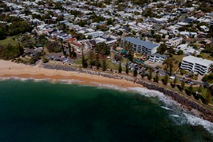 escort Moffat Beach