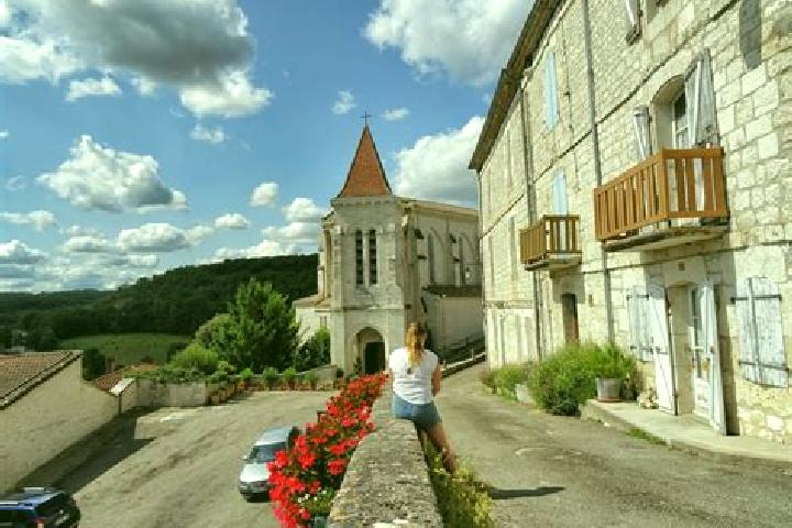 escort Montaigu-de-Quercy