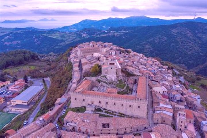 escort Montalbano Elicona