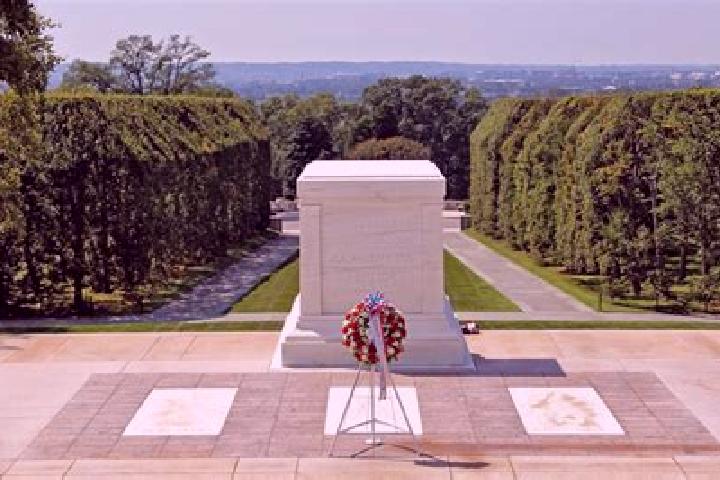 escort Monument