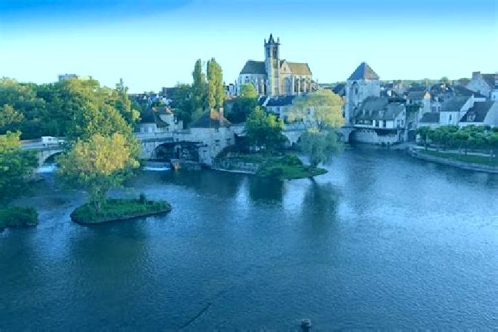 escort Moret-sur-Loing