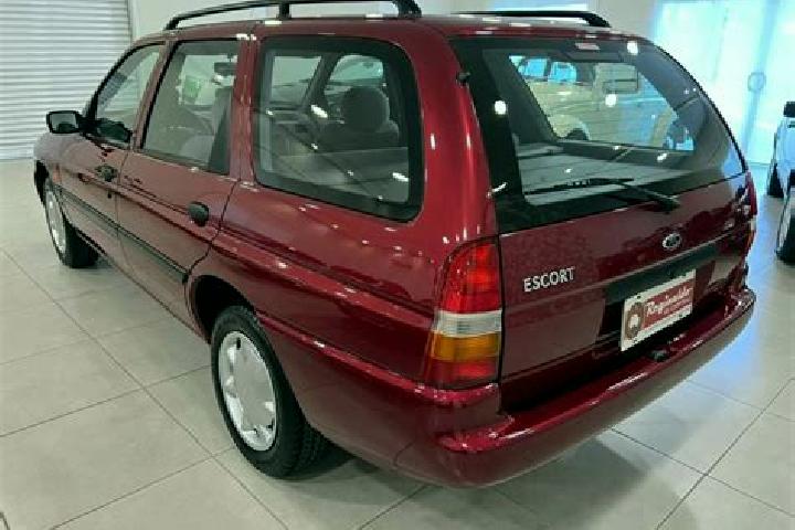escort Nova Cerekev
