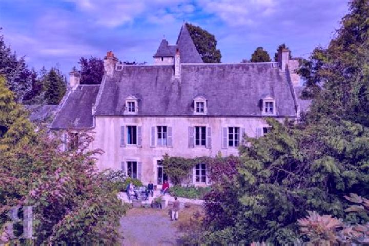 escort Oisseau-le-Petit