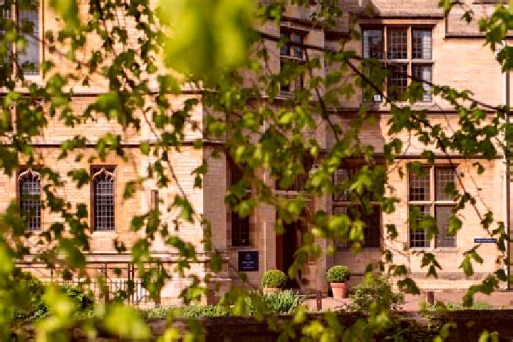 escort Oundle