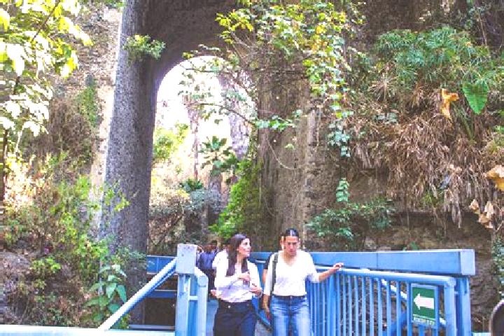 escort Paseo Puente Viejo