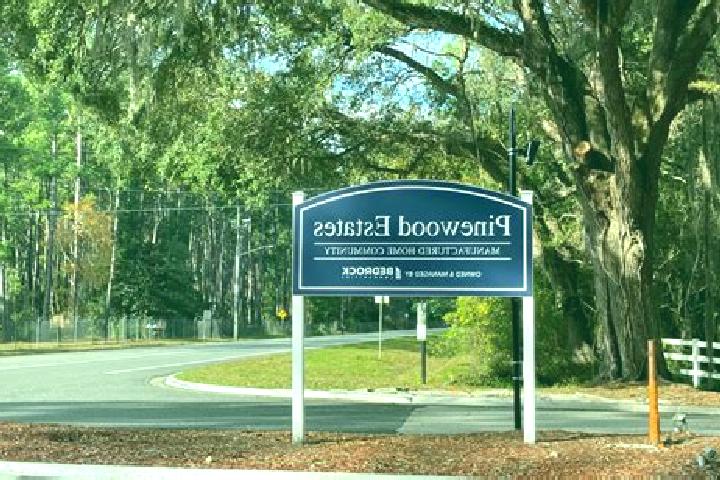 escort Pinewood Estates