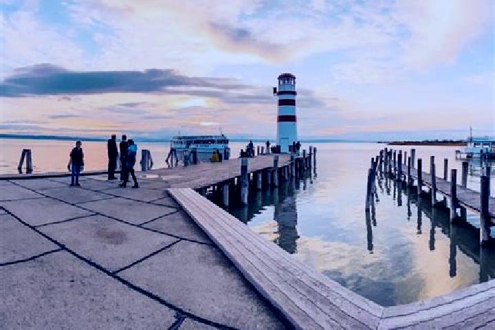 escort Podersdorf am See