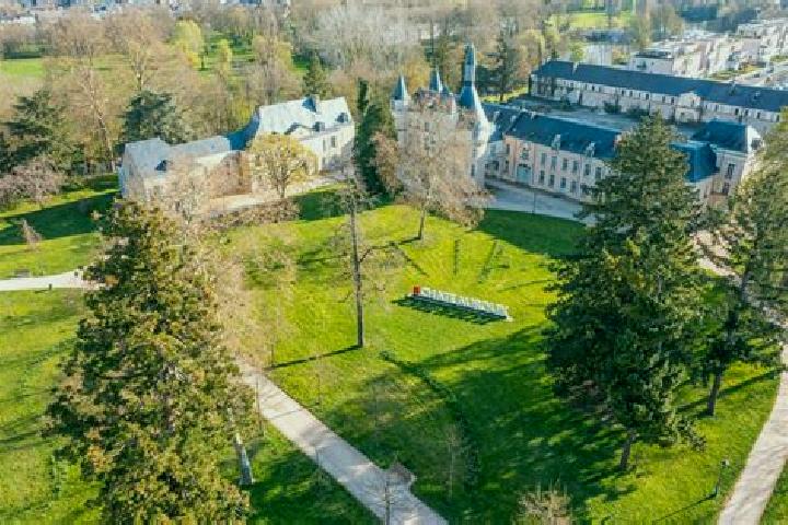 escort Pouligny-Notre-Dame
