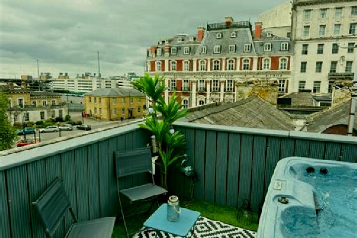 escort Queen s Terrace