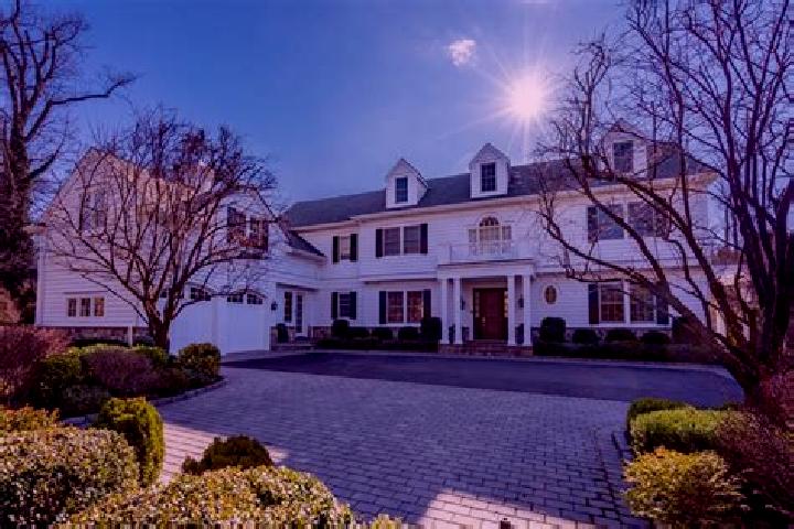 escort Roslyn Estates