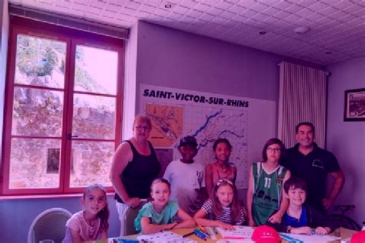 escort Saint-Victor-sur-Rhins