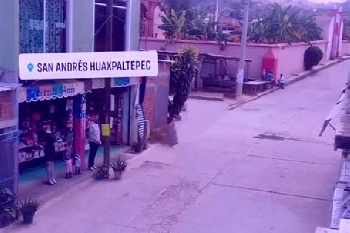 escort San Andres Huaxpaltepec
