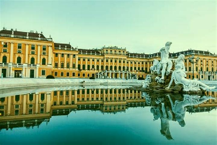 escort Schoenbrunn