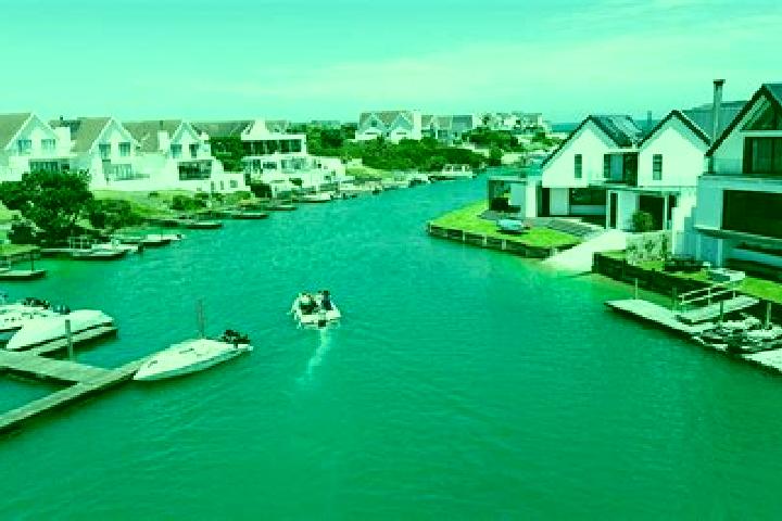 escort St Francis Bay