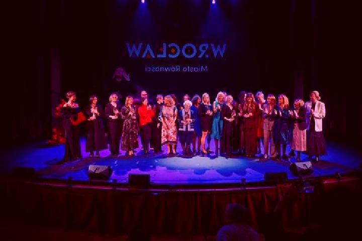 escort Strachocin-Wojnow