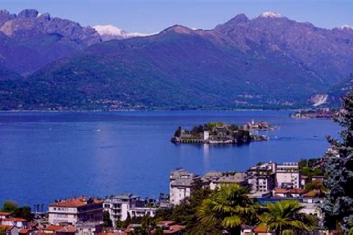 escort Stresa