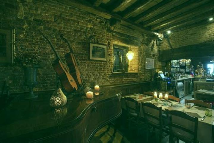 escort Taverna Ravindola