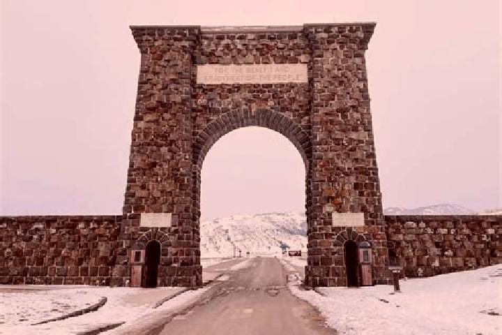 escort The Entrance North