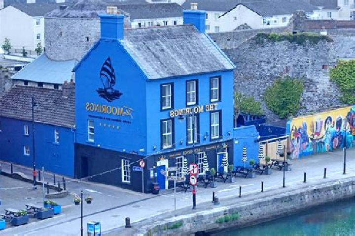 escort The Moorings