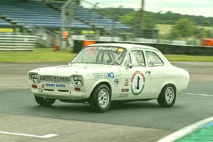 escort Thruxton