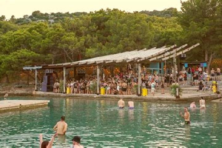 escort Tisno
