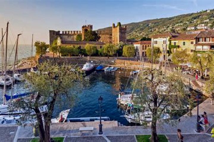 escort Torri del Benaco