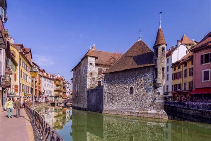 escort Tours-en-Savoie