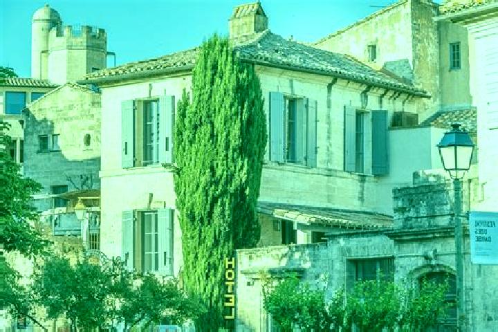 escort Uzes