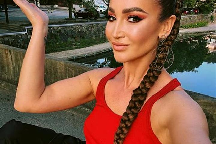 escort Velyka Buzova