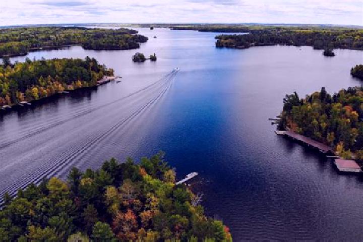 escort Vermilion-on-the-Lake